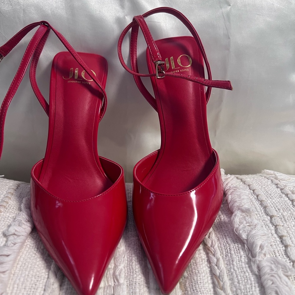 Jennifer Lopez Bold Red Pointed Heels